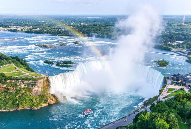 Image for article: Planning a Trip to Niagara Falls? Don't Miss These Malls!